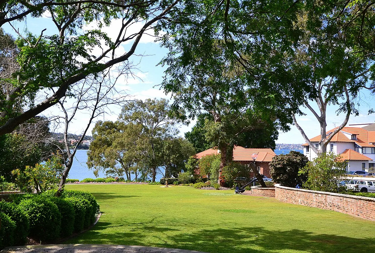 The Squadron's lawn above Careening Cove, Kirribilli (2013)