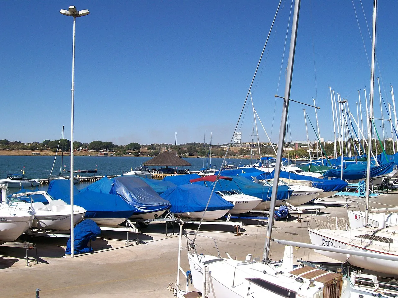 Pátio de barcos à vela do Iate Clube de Brasília, Lago Paranoá