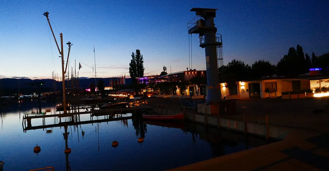 Port-Noir at night, between Geneva and Cologny