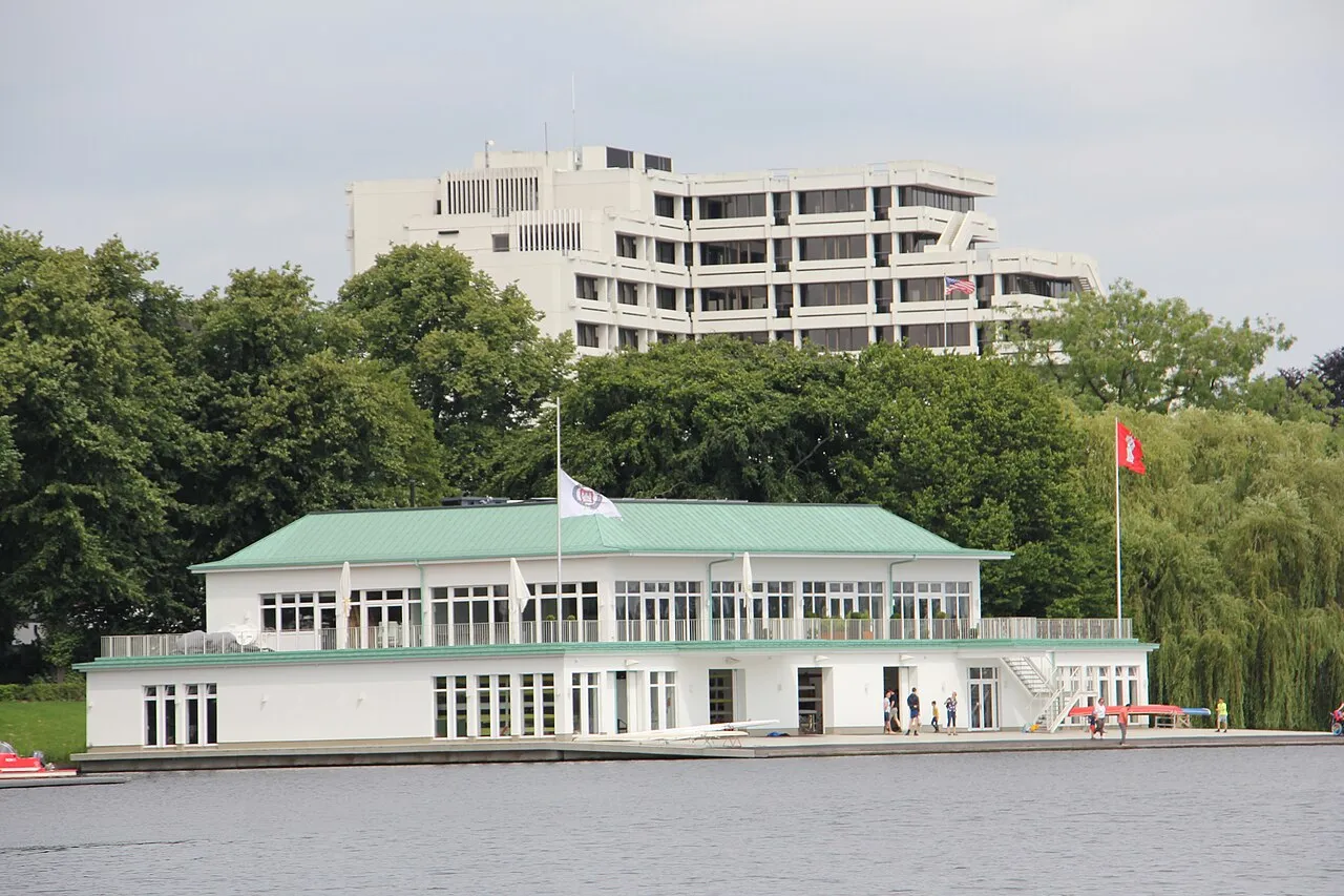 The club boathouse on the Alsterufer