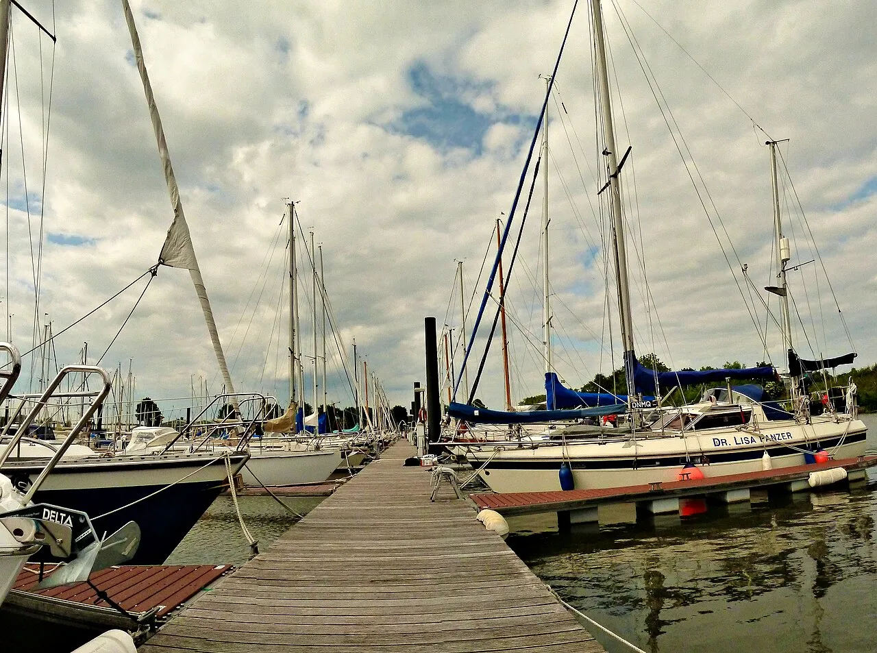 Hamburger Yachthafen in Wedel