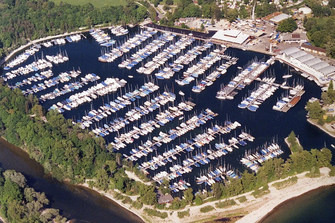 Ultramarin marina at Gohren, 2005