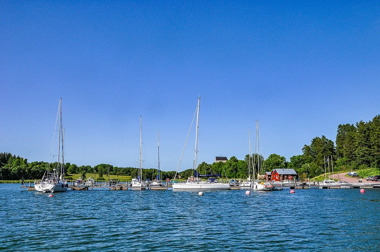 Kastelholm guest harbour in Slottssundet