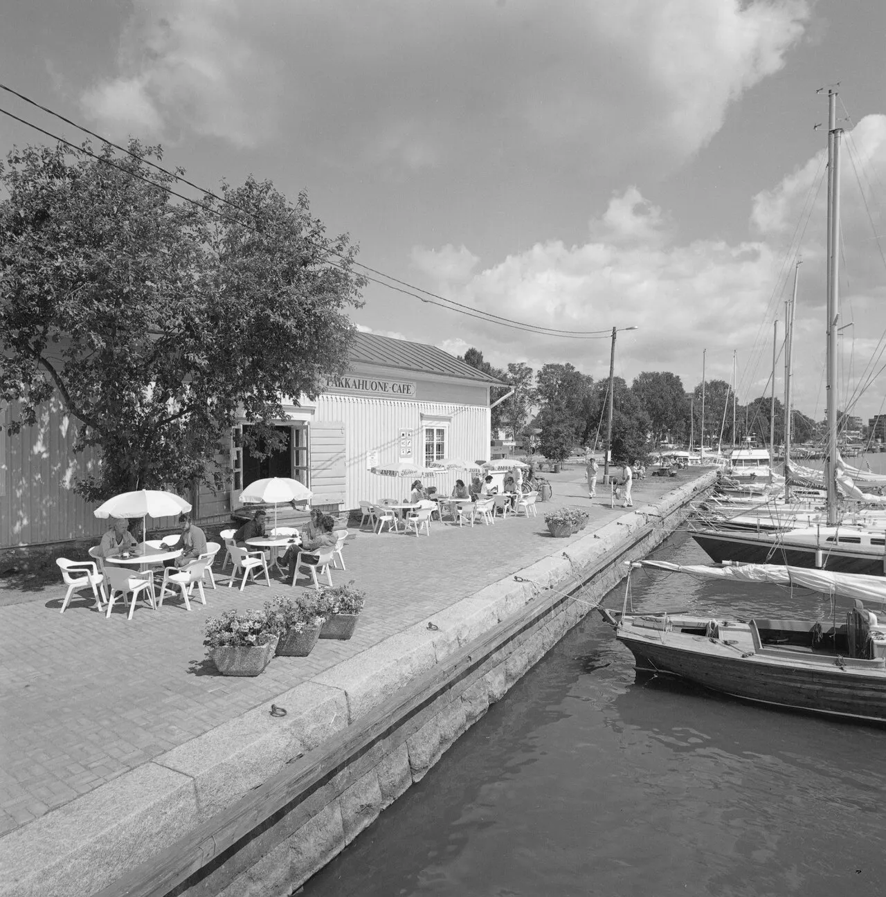 Pakkahuone-kaféet i gästhamnen 1975