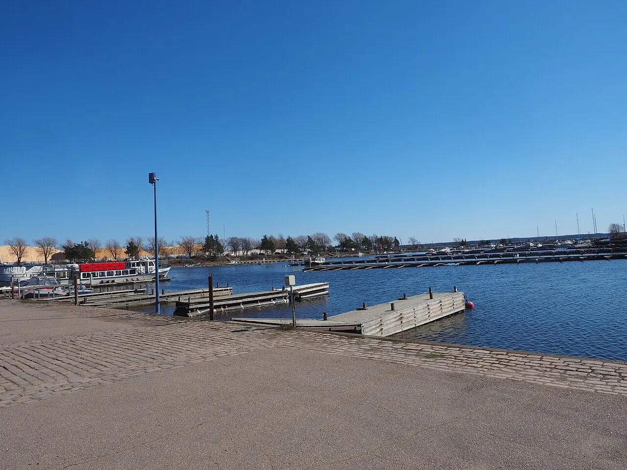 Bryggor i Kotka båthamn vid Sapokka, april 2023