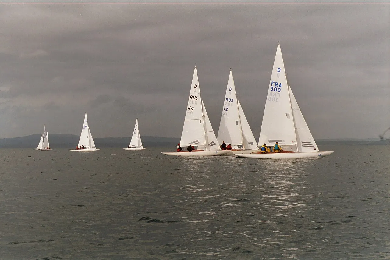 Dragons racing in Douarnenez bay (2005)
