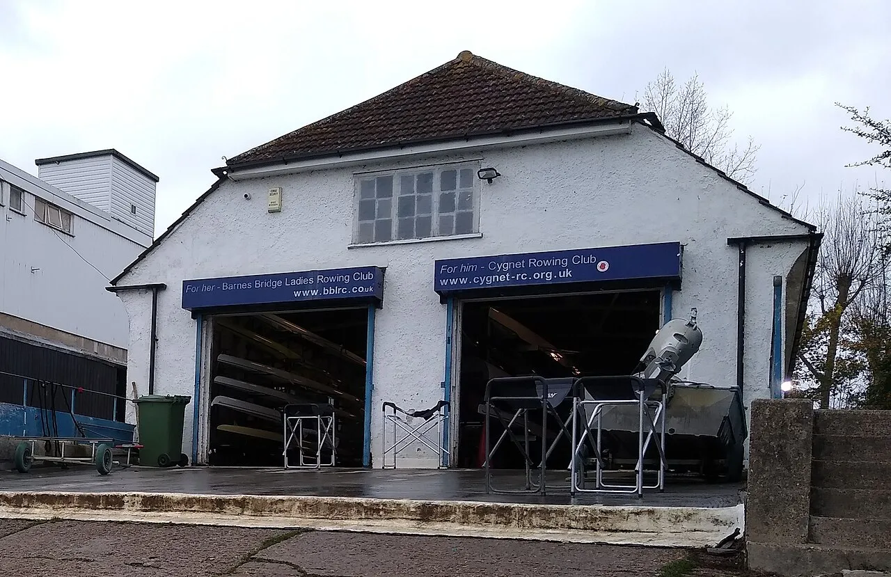 Barnes Bridge Ladies Rowing Club