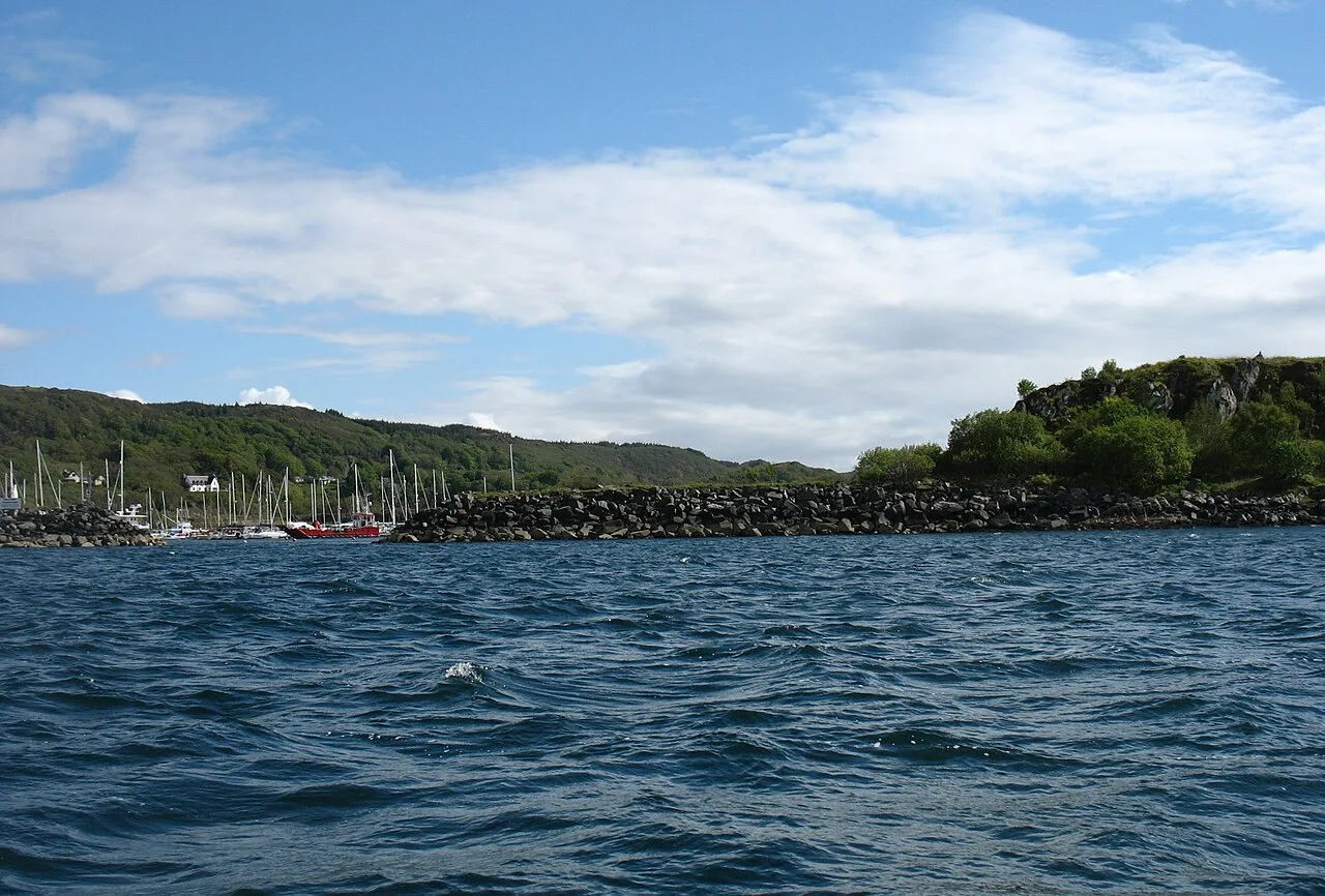 Approaching Craobh Haven marina