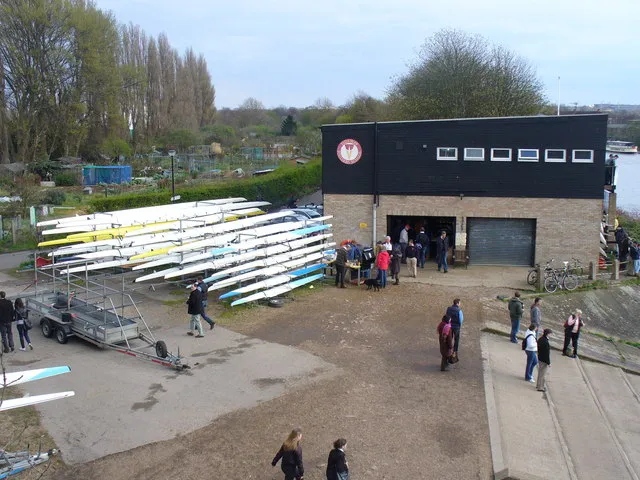 Tideway Scullers School boathouse by Chiswick Bridge