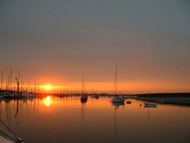 Approaching Titchmarsh Marina in the Walton Backwaters