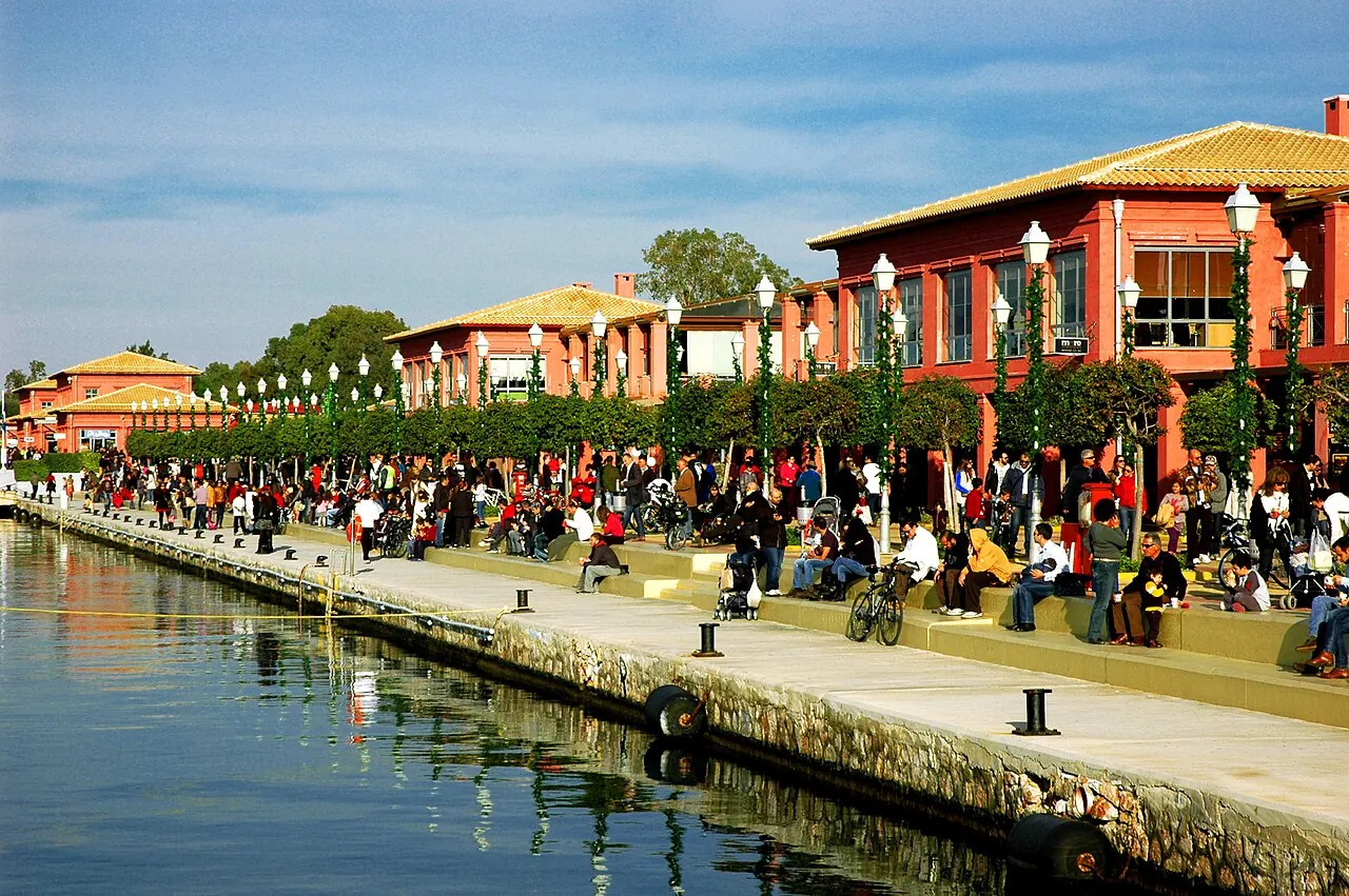 The promenade at Flisvos Marina