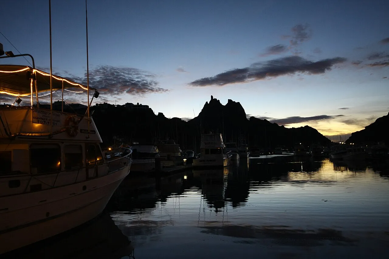 Atardecer en Marina San Carlos con el cerro Tetakawi al fondo
