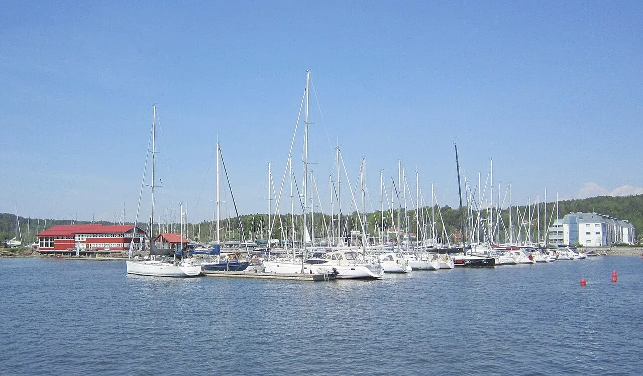 The harbour area in Son