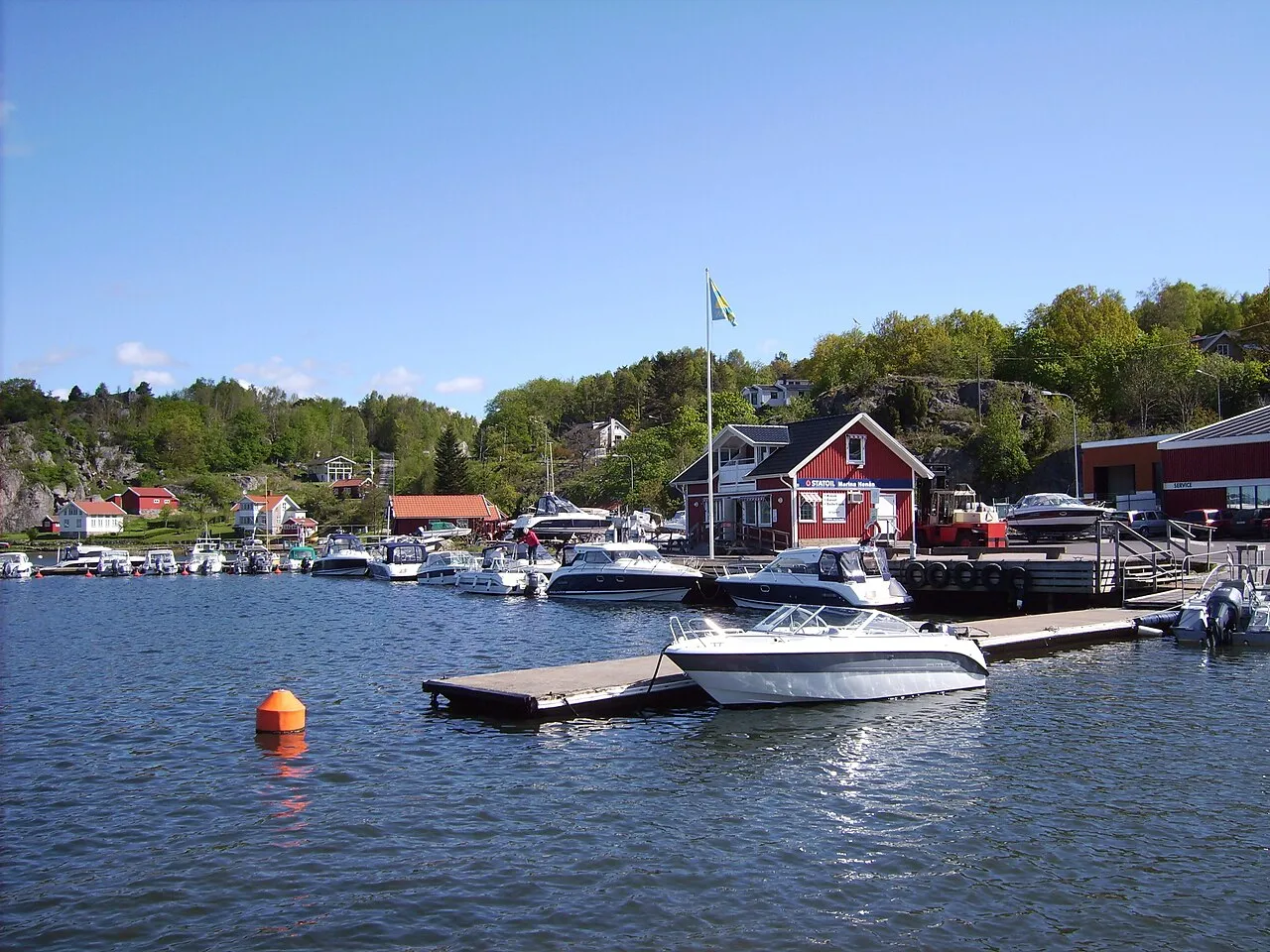 Hamnen i Henån (maj 2007)
