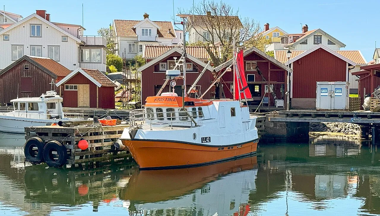 A fishing boat in Käringön harbour (May 2024)