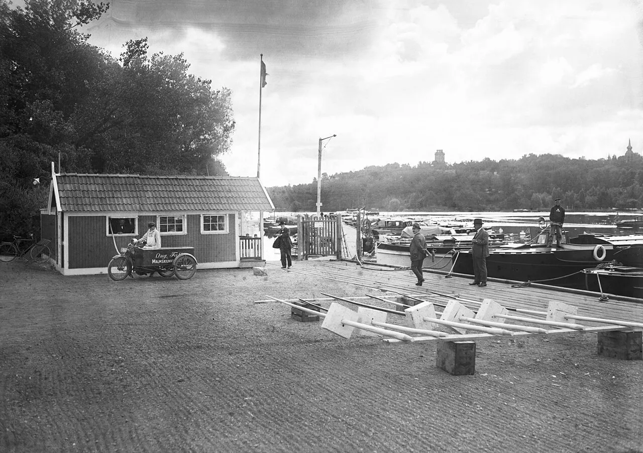KMK:s båthamn vid Djurgårdsbron, före 1930