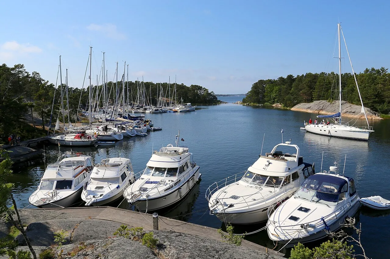 Gästbåtar på Lökholmen (juli 2014)
