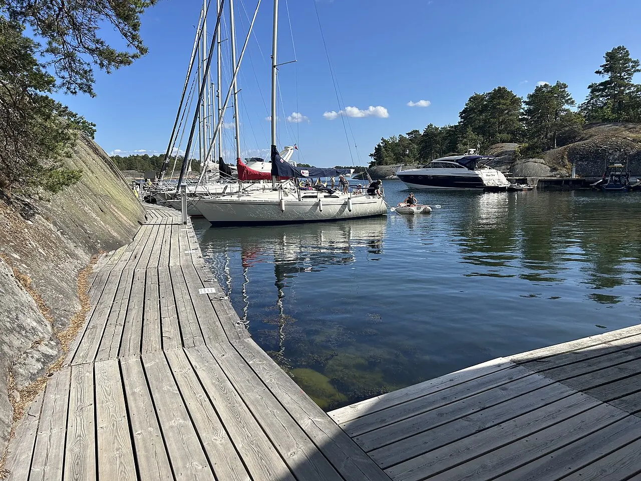The guest harbor of Vandrarhemsviken, Finnhamn