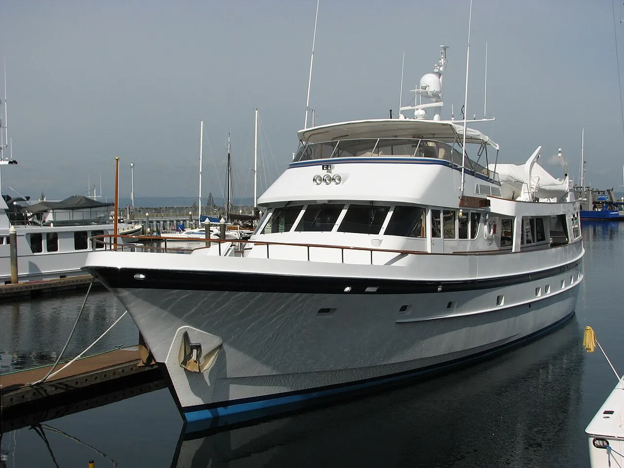 A motor yacht at Shilshole Bay Marina (2009)