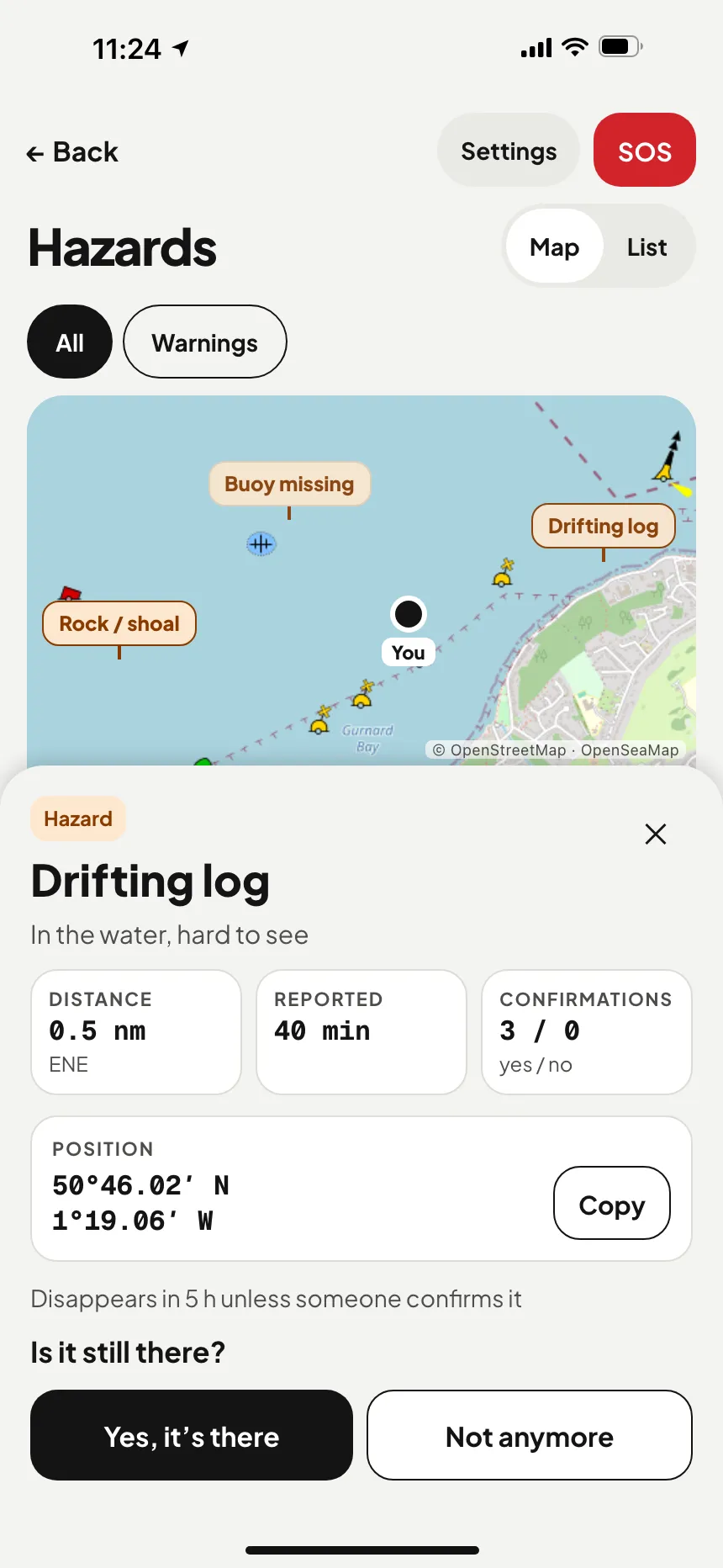 Hazard reports map: a drifting log, a missing buoy and a rock reported by boaters nearby; the log's position and confirmations · VesselSOS